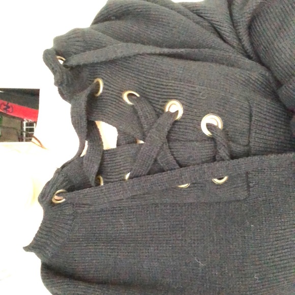 Lace up Lioness Crop Sweater - Picture 7 of 7